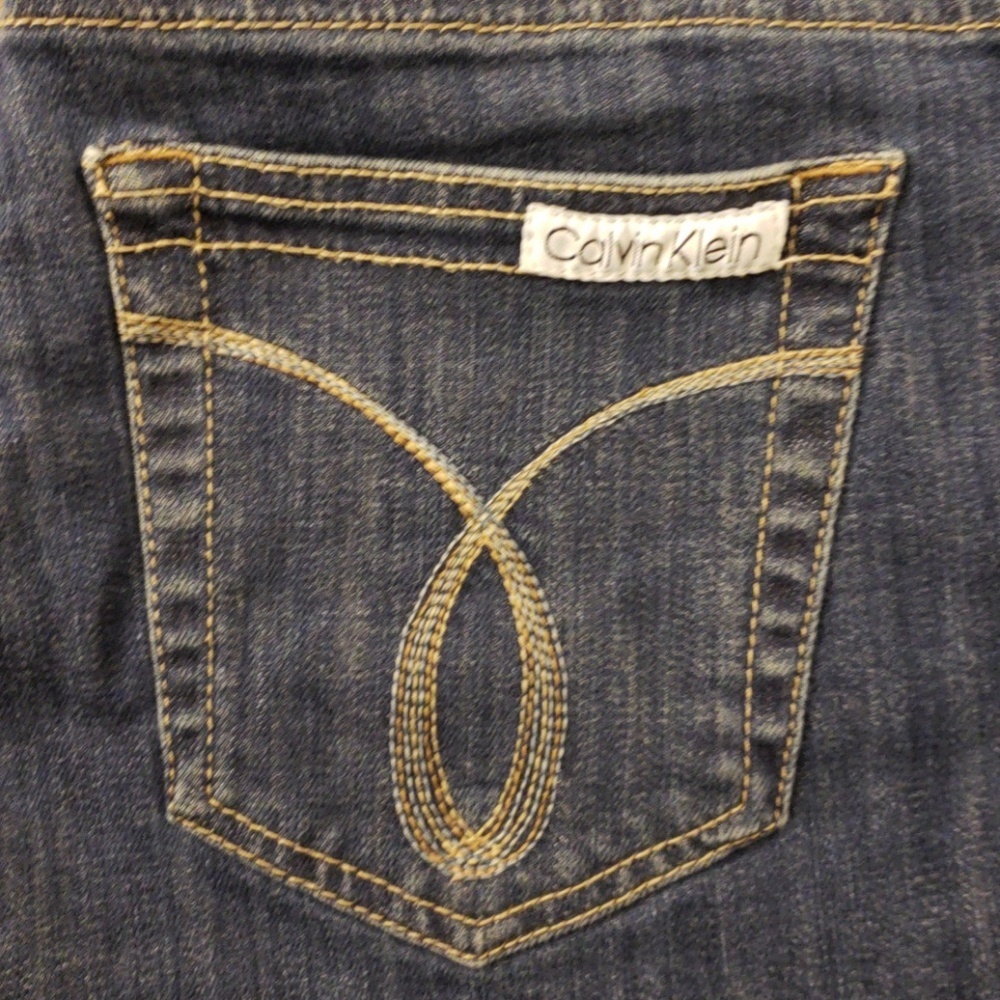 3/$30 Calvin Klein Jeans 3 Inch Medium Wash Short - Picture 3 of 5
